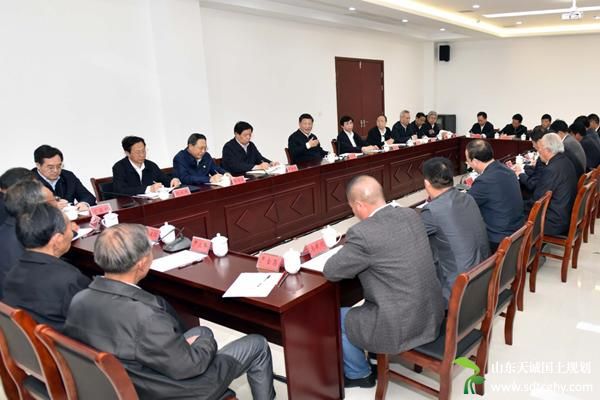 习近平:解决好“三农”问题为重中之重 推进农村改革力度