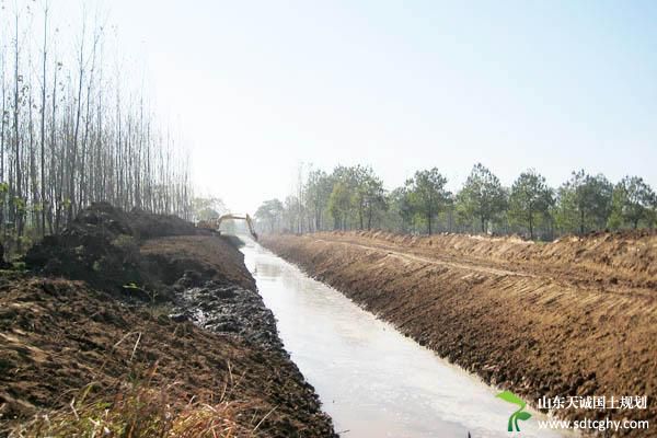 睢县全县掀起了农田水利项目建设高潮