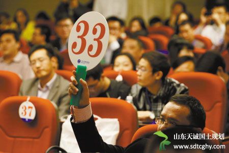 南京试水土地网络竞拍突破限价 开发商将摇号抢地