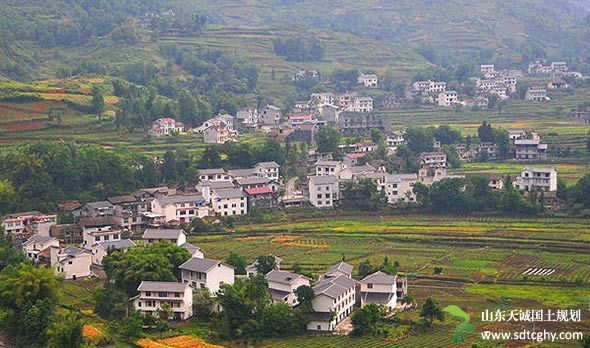 发改委:加快特色镇建设 全面放开小城镇落户限制