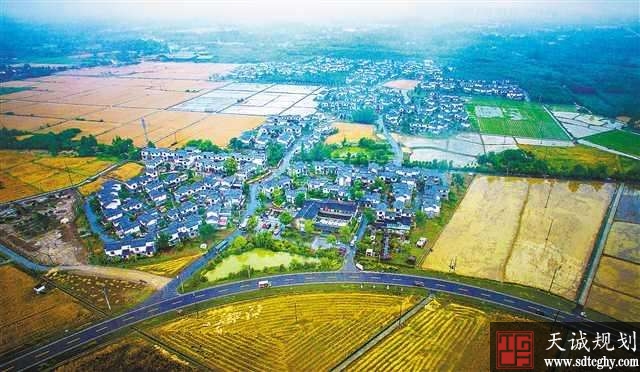要想富先修路 “村村有路”带动乡村振兴