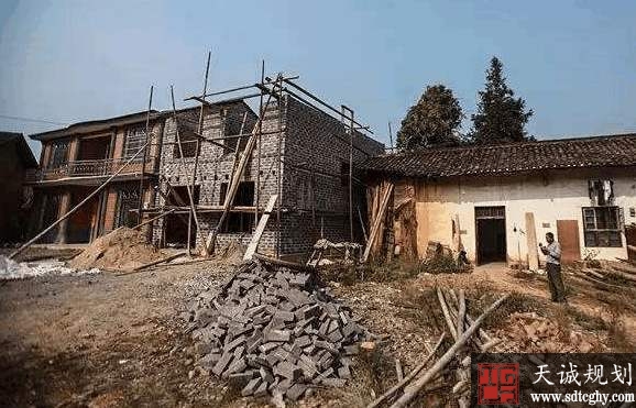 规范农村宅基地和自建房屋管理保护农民群众切身利益